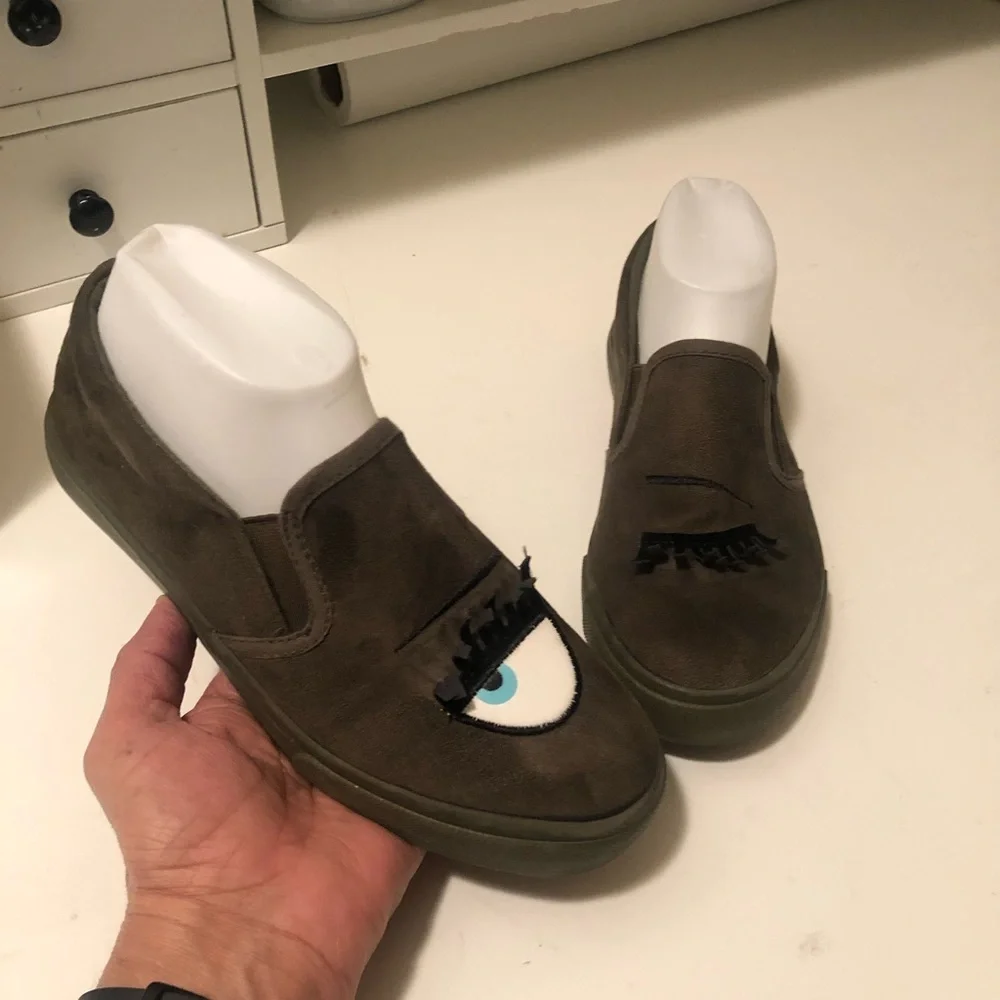 Via Pinky adorable shoes. Open and close eyes. - Picture 2 of 11